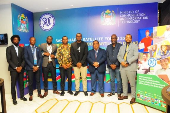 Delegation photo at the Ministry of Communication and Information Technology backdrop